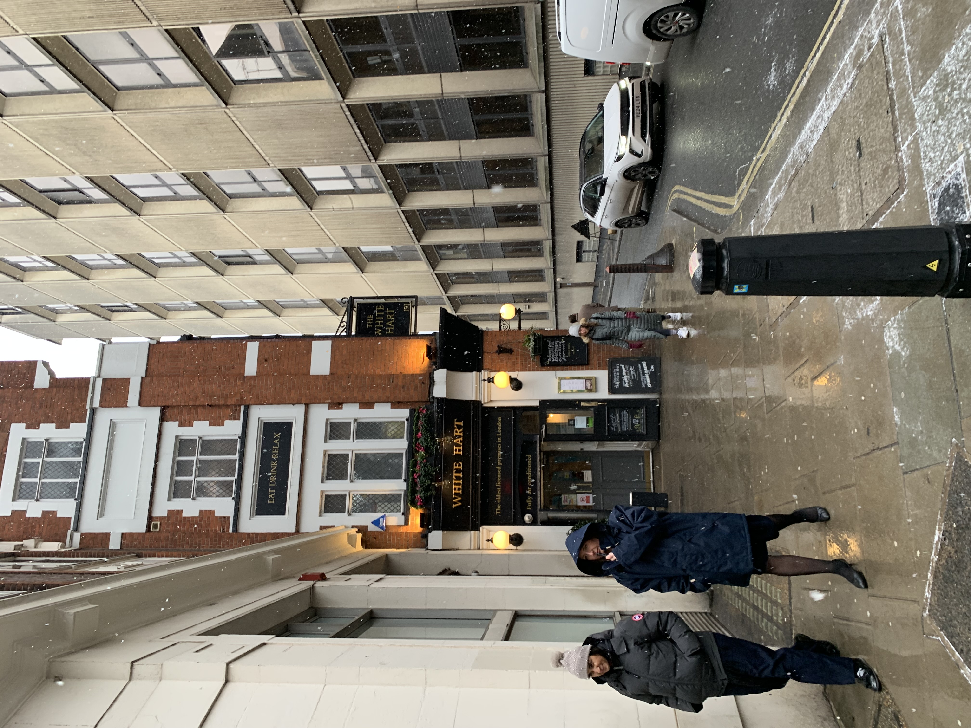 The White Hart, while it was snowing